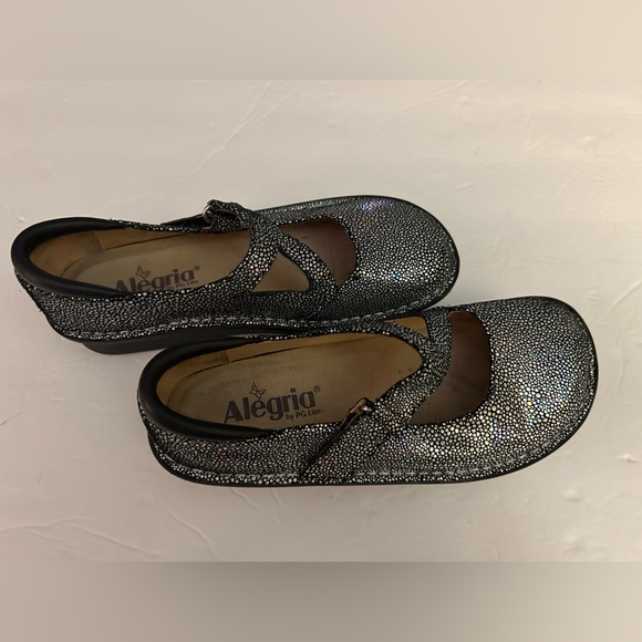 Algeria shoes. Most comfortable! Iridescent color will go with anything! Size 7 - Picture 4 of 5